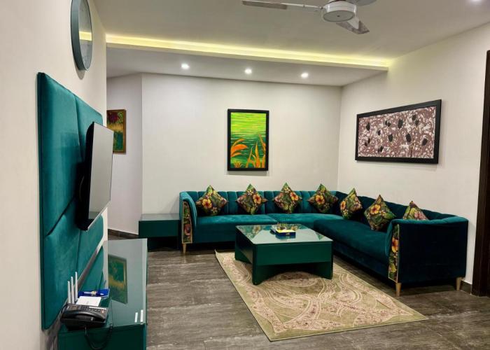 Tom's Luxury Hotel