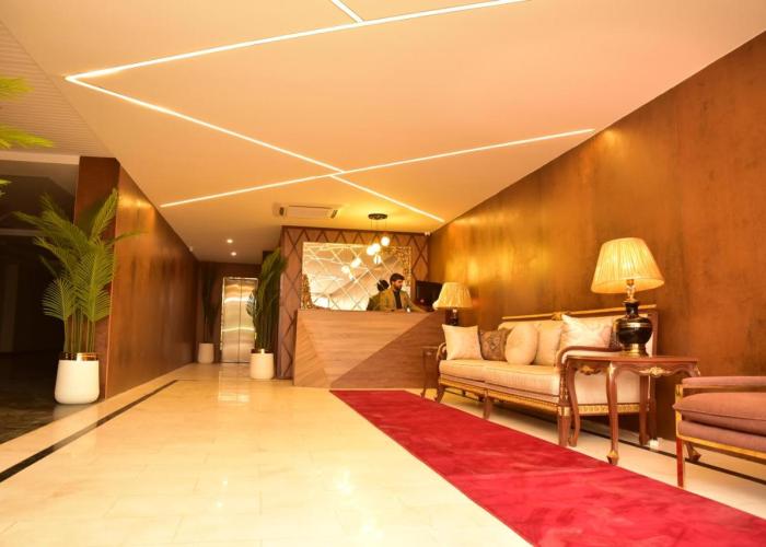 Tom's Luxury Hotel