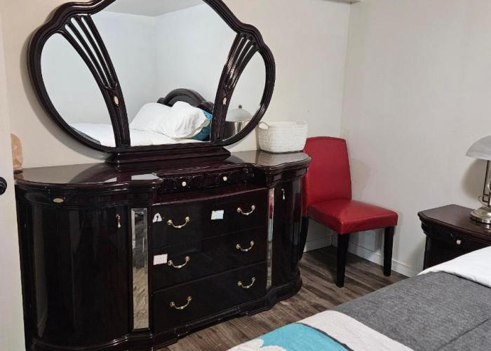 Queen bedroom