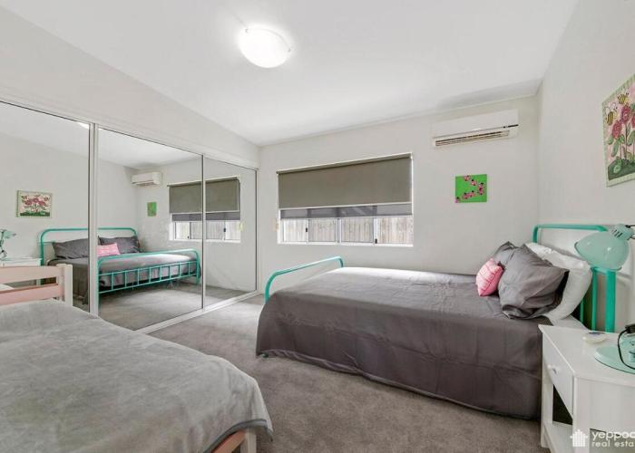Air-conditioned Cooee Bay Beach House with Wi-Fi