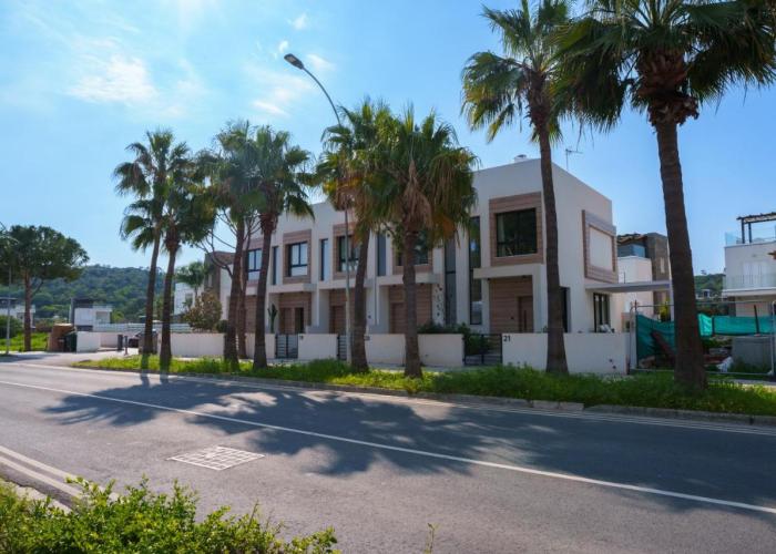 WealthyStays 2BR Retreat , 5Min Walk to Beach