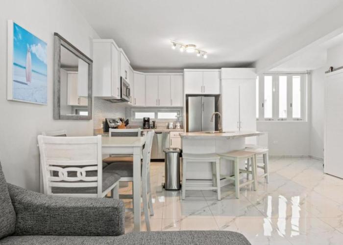 Casa Angelica Apt 202 steps to Sandy Beach
