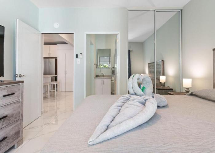 Casa Angelica Apt 202 steps to Sandy Beach