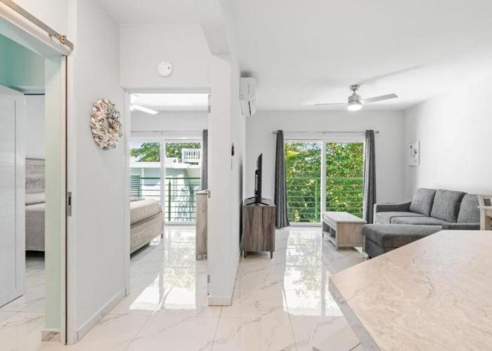 Casa Angelica Apt 202 steps to Sandy Beach