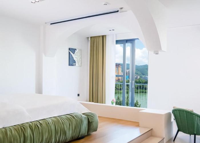 Hotel 西双版纳回见江景酒店