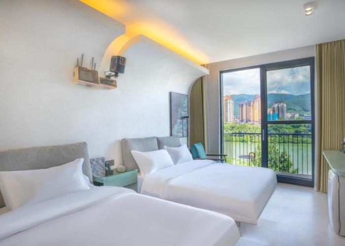 Hotel 西双版纳回见江景酒店