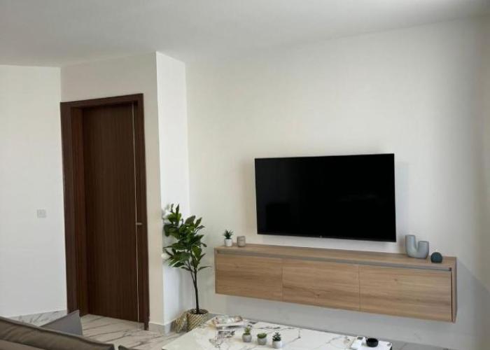 Spacious New 1 Bed with Balcony
