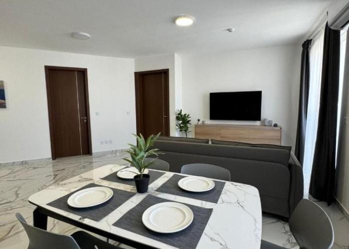 Spacious New 1 Bed with Balcony