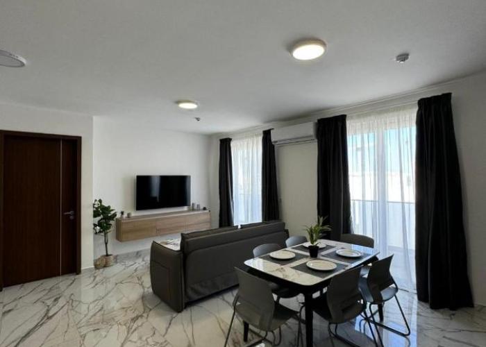 Spacious New 1 Bed with Balcony