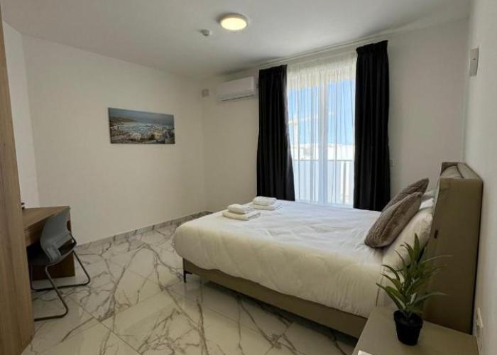 Spacious New 1 Bed with Balcony