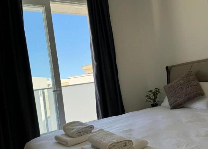 Spacious New 1 Bed with Balcony