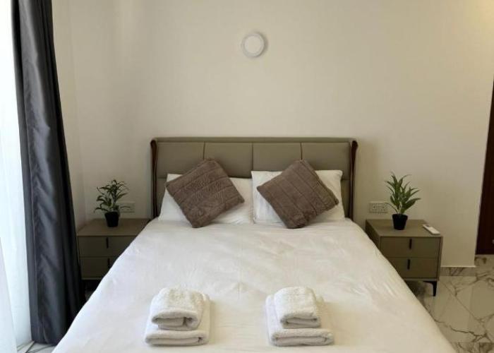 Spacious New 1 Bed with Balcony