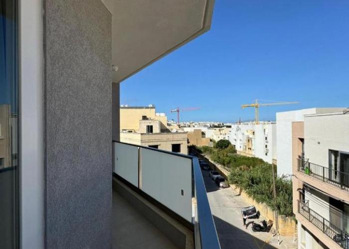 Spacious New 1 Bed with Balcony