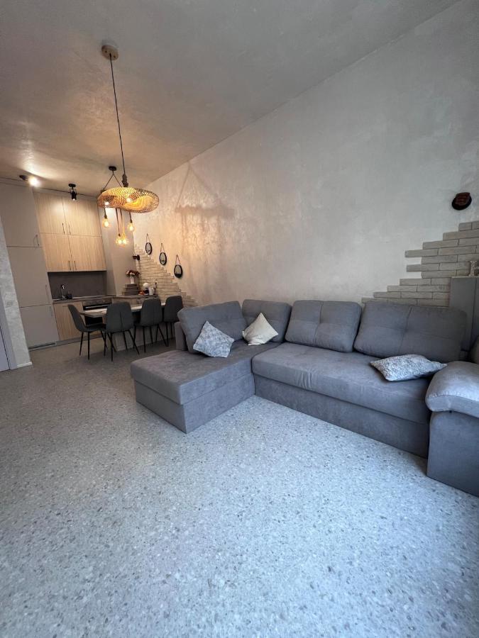 фото Riverside 1BR Apartment