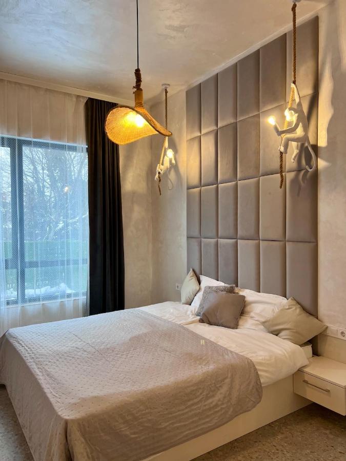 фото Riverside 1BR Apartment
