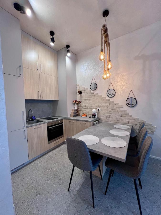 фото Riverside 1BR Apartment
