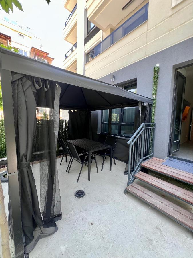 фото Riverside 1BR Apartment