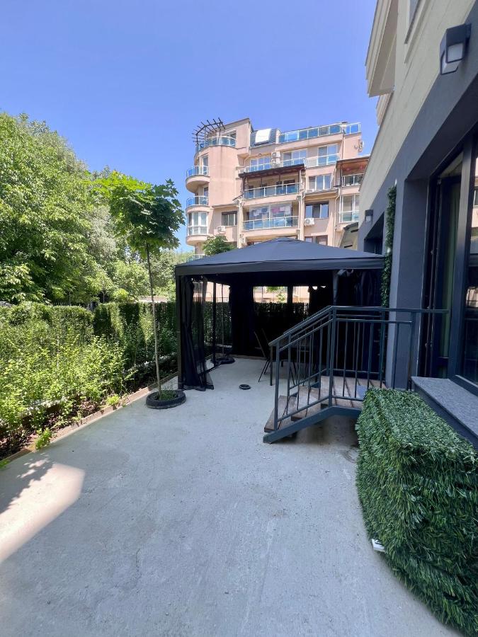 фото Riverside 1BR Apartment
