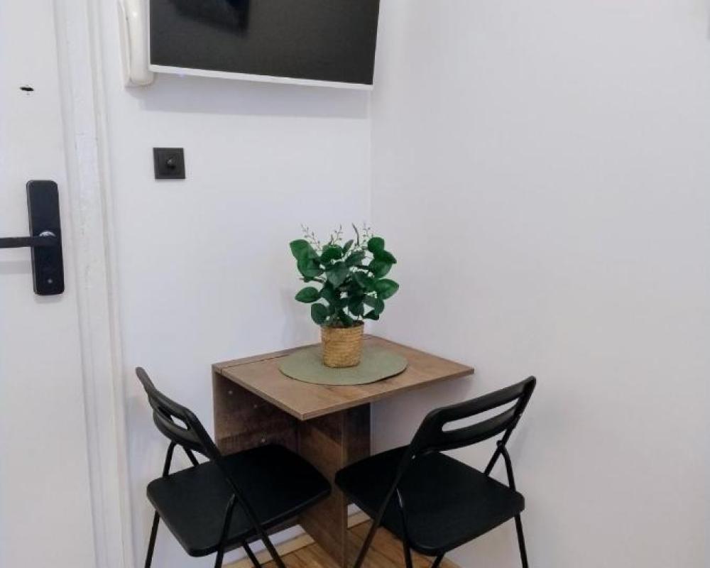 фото Tiny studio in top center
