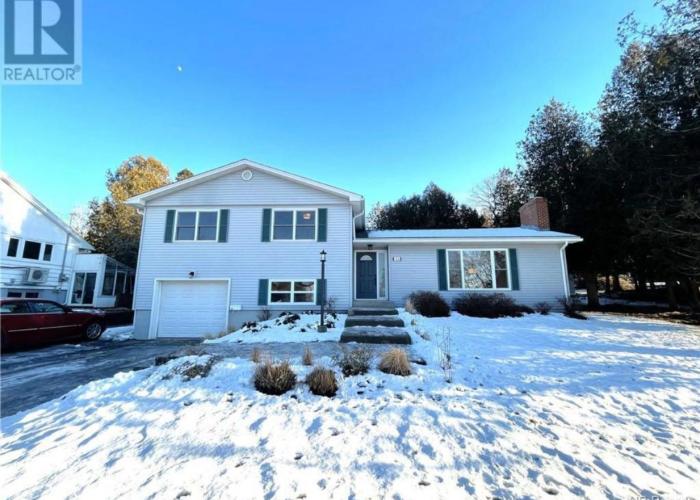 Kenneths Cozy Retreat - Saint John NB - 1BR - Wi-Fi - 4mins to Regional Hospital