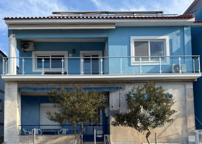 Blue Chameleon Seaview Maisonette
