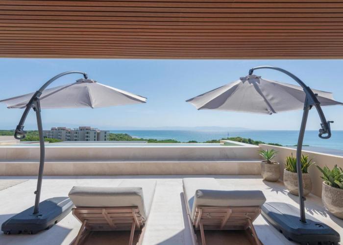 Rooftop Oasis In El Surf