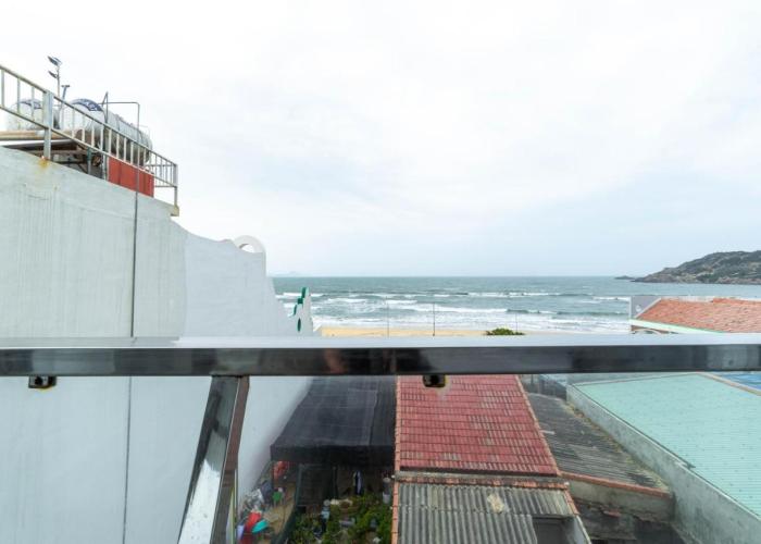 Villa Nguyên Căn 8 Phòng Ngủ View Biển