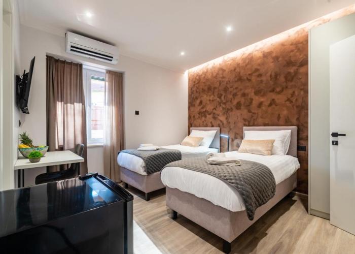 Suite Stay at 4 Apartment & Rooms
