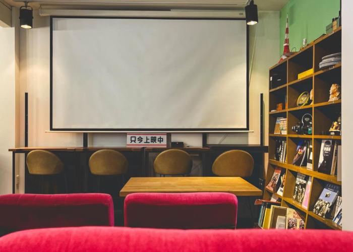 TOYS 927 private room guesthouse and gallery, next to the cinema theater