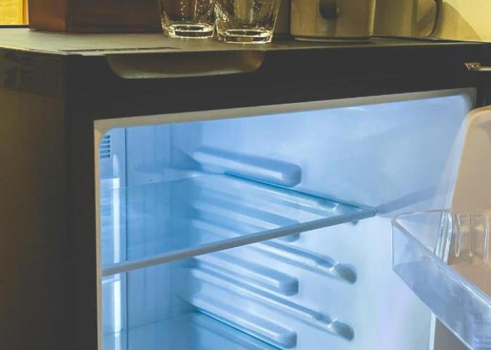 TOYS 927 private room guesthouse and gallery, next to the cinema theater