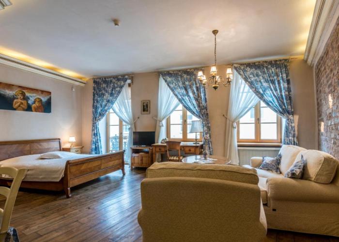 Castle Street Retreat, 19