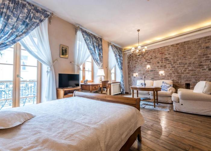 Castle Street Retreat, 19