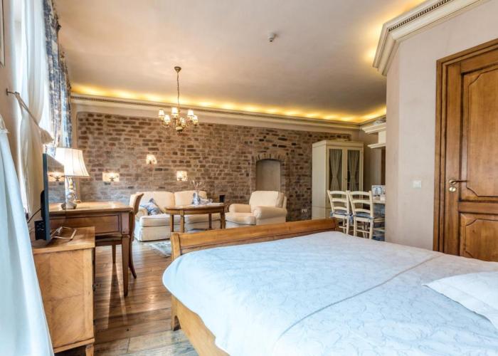 Castle Street Retreat, 19