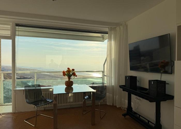 Piano Apartment