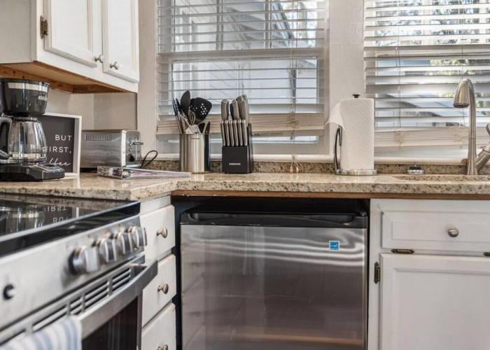 Old Dauphin Way Historic Home - Unit 4