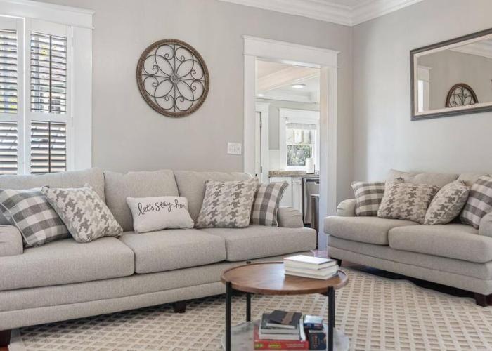 Old Dauphin Way Historic Home - Unit 5