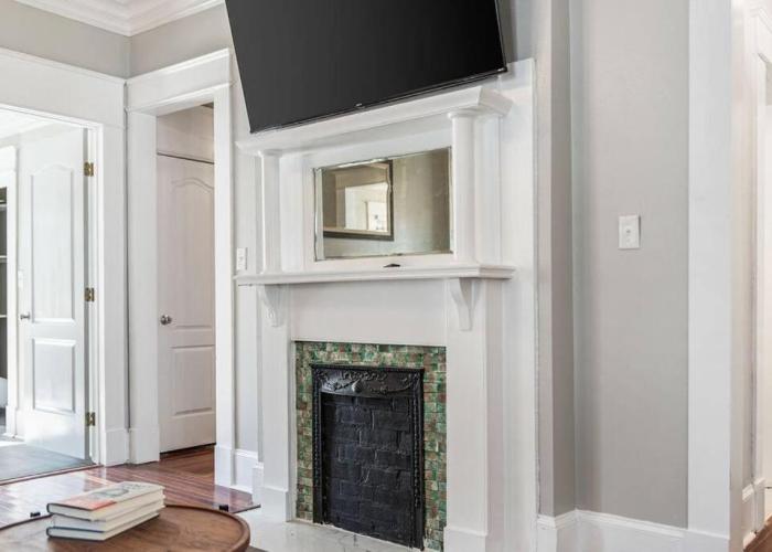 Old Dauphin Way Historic Home - Unit 5