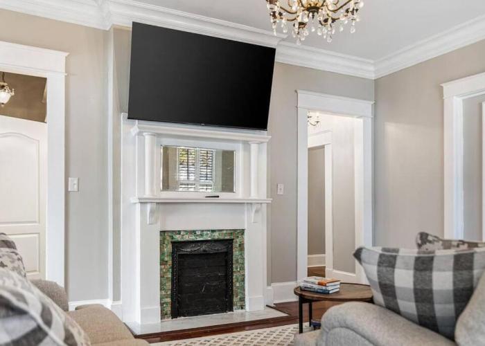 Old Dauphin Way Historic Home - Unit 5