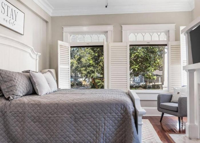 Old Dauphin Way Historic Home - Unit 5