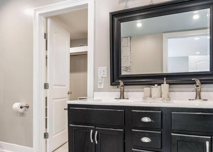 Old Dauphin Way Historic Home - Unit 6