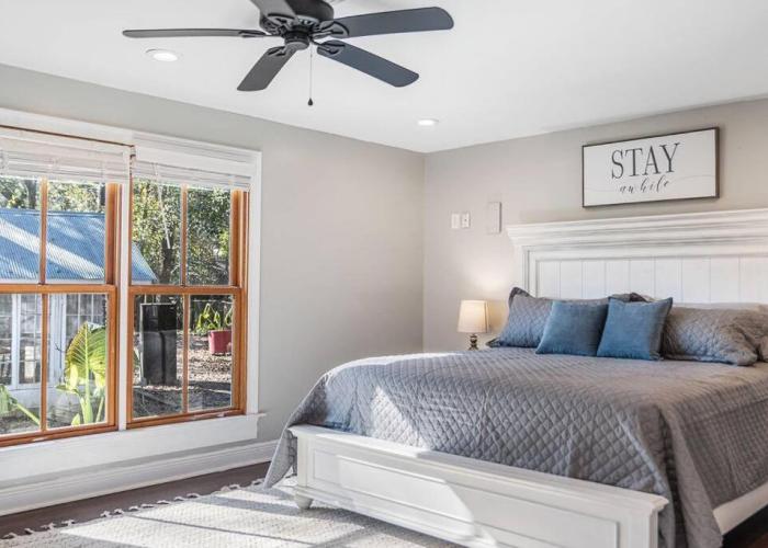 Old Dauphin Way Historic Home - Unit 6