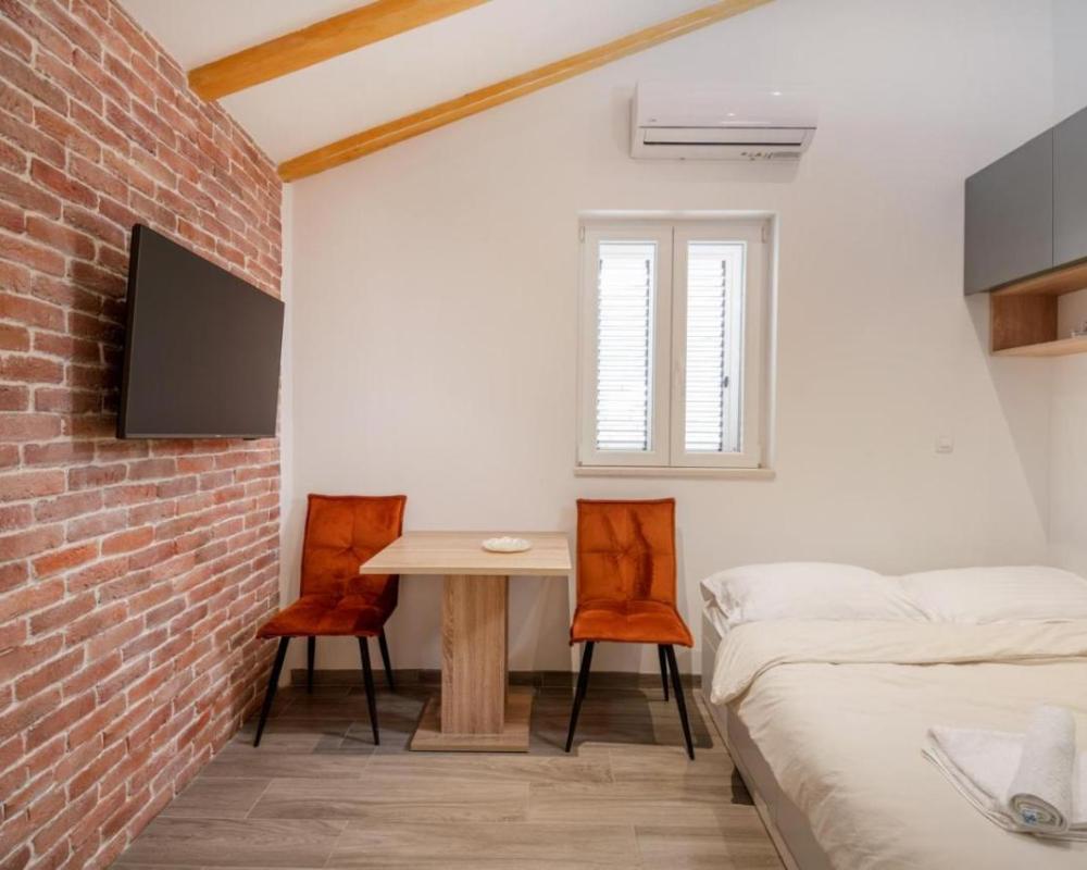 фото Studio apartman Modesty
