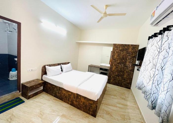 Pearl Stays, Tirupati - Very convenient for the people coming from Bangalore and Chennai - You can skip city traffic while reaching any temple in Tirupati - Covered Parking - 24hrs Front Desk and Hot Water - Free WiFi - Flexible Checkin-in Check-out time