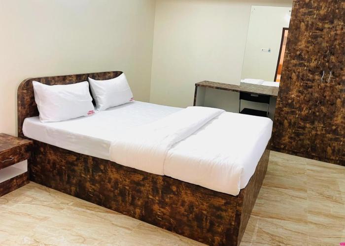 Pearl Stays, Tirupati - Very convenient for the people coming from Bangalore and Chennai - You can skip city traffic while reaching any temple in Tirupati - Covered Parking - 24hrs Front Desk and Hot Water - Free WiFi - Flexible Checkin-in Check-out time