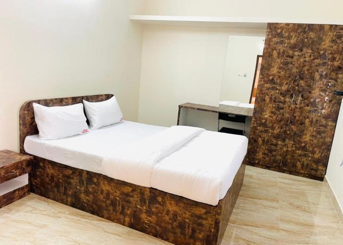 Pearl Stays, Tirupati - Very convenient for the people coming from Bangalore and Chennai - You can skip city traffic while reaching any temple in Tirupati - Covered Parking - 24hrs Front Desk and Hot Water - Free WiFi - Flexible Checkin-in Check-out time