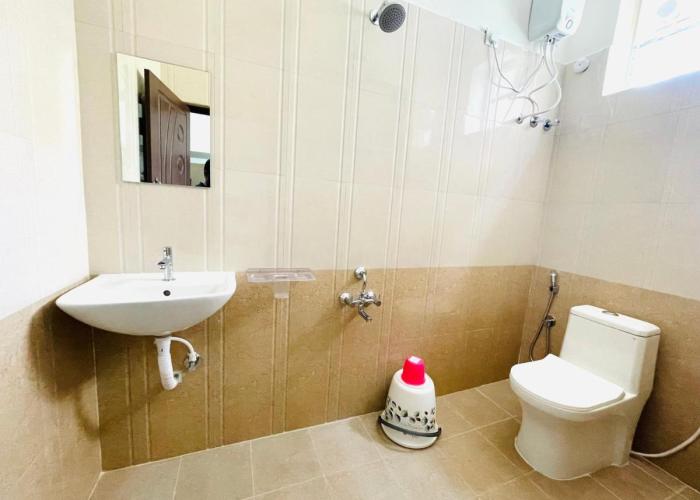 Pearl Stays, Tirupati - Very convenient for the people coming from Bangalore and Chennai - You can skip city traffic while reaching any temple in Tirupati - Covered Parking - 24hrs Front Desk and Hot Water - Free WiFi - Flexible Checkin-in Check-out time