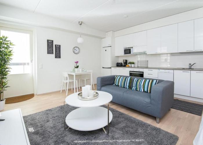 Kotimaailma Modern city studio in Vaasa city center, Näytelmä