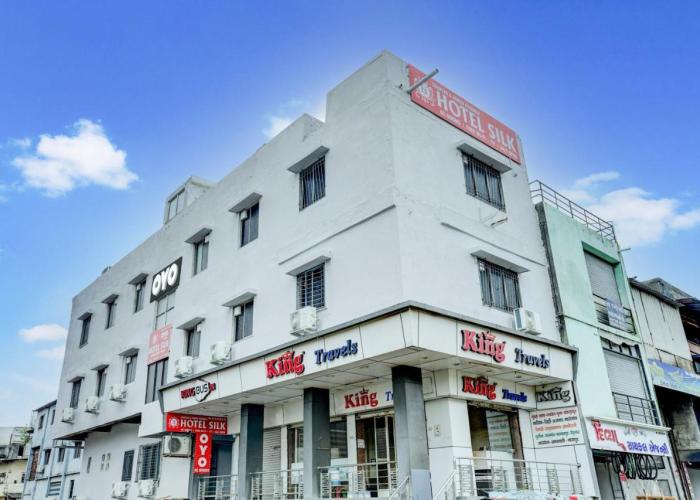 Hotel Silk, Premier Budget Friendly Luxury Hotel In Surat, Perfect For Families, Couples and Business Travelers