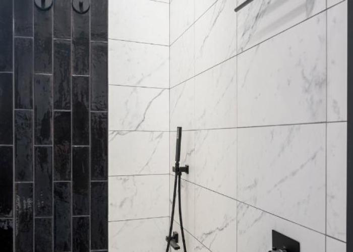 Landmark Luxe 2BR Apt with Parking