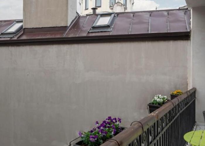 Landmark Luxe 2BR Apt with Parking